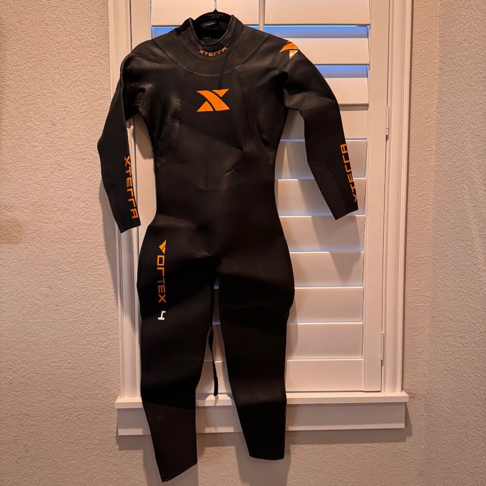 NWT!  Xterra Vortex 4 Triathlon Wetsuit Women's Medium-Large Fullsuit
